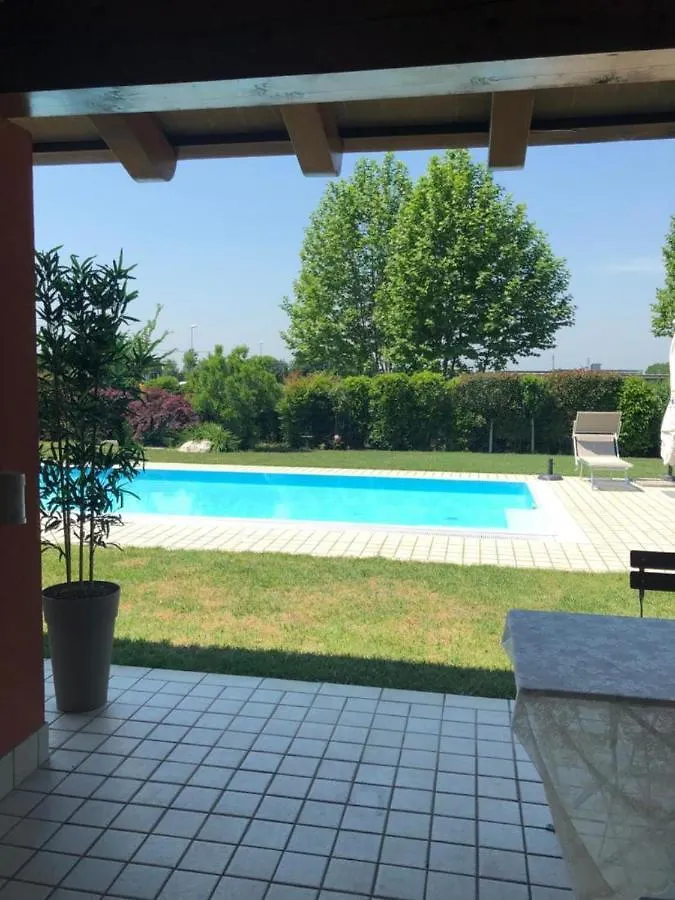 Room In Bb - Casa Belvedere - Complimentary Wifi And Private Parking Rosa 0*,  Italy