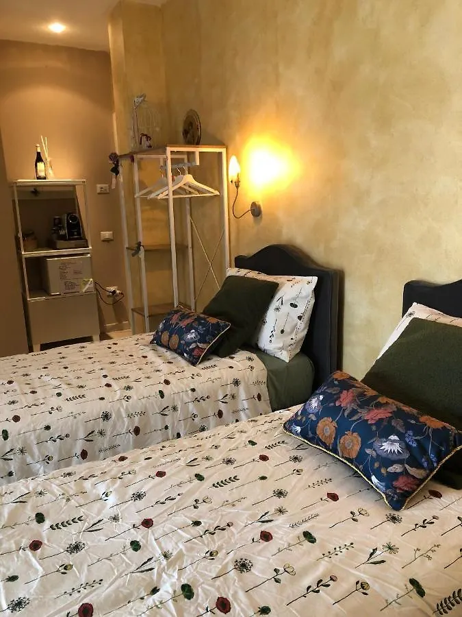 Room In Bb - Casa Belvedere - Complimentary Wifi And Private Parking Rosa 0*,  Italy