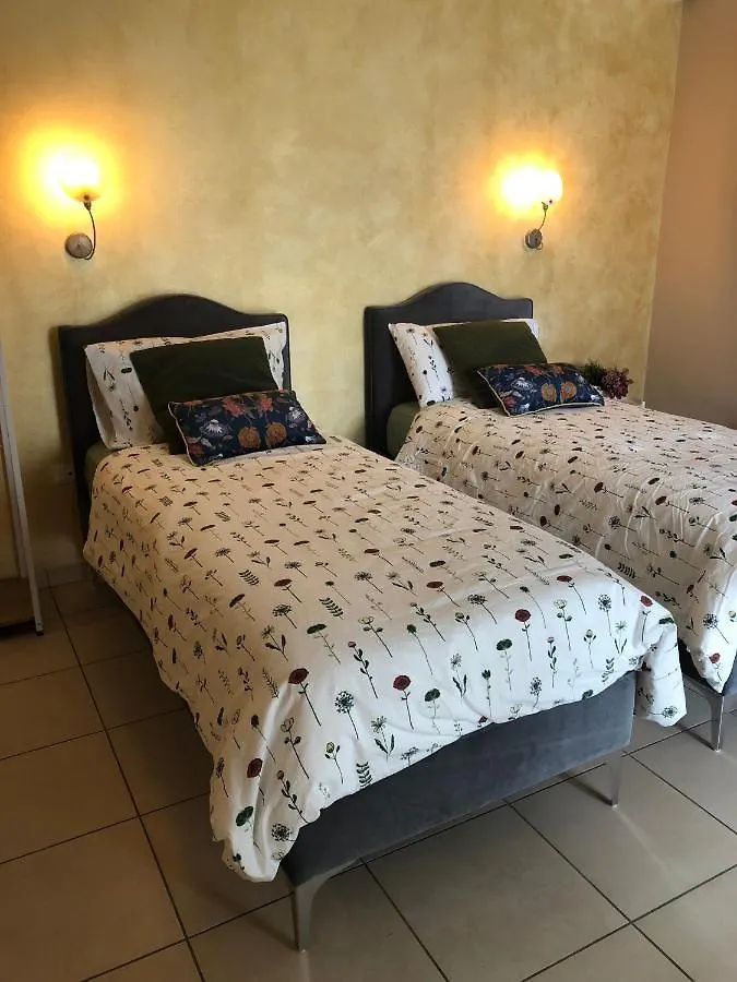 Room In Bb - Casa Belvedere - Complimentary Wifi And Private Parking Rosa Guest house